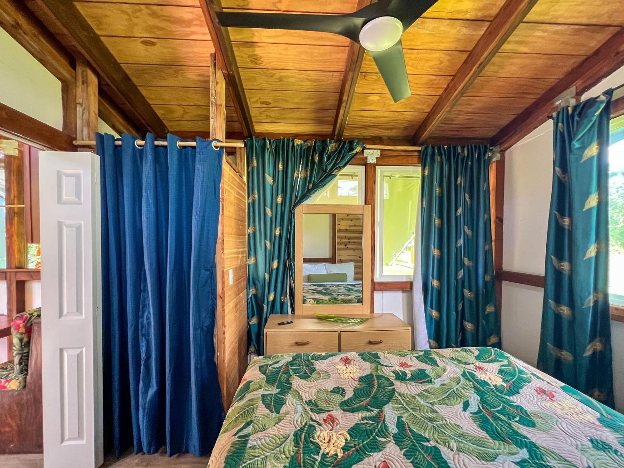 Hawaiian Sanctuary Eco Retreat Center Farm stay Pahoa