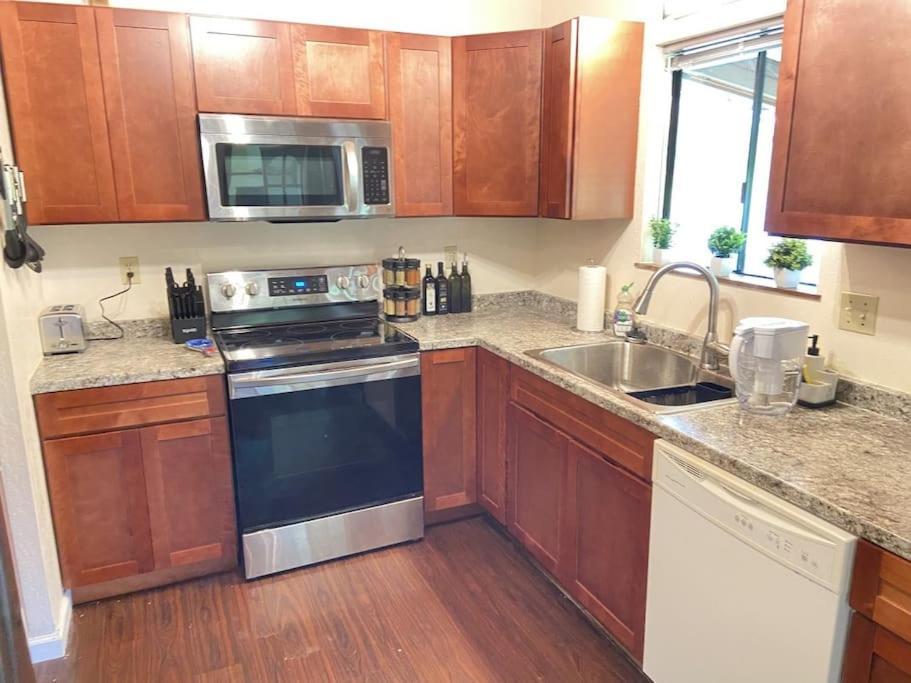 Peaceful, Private Master Bedroom With Own Bath Near Hilo, With Ac! *