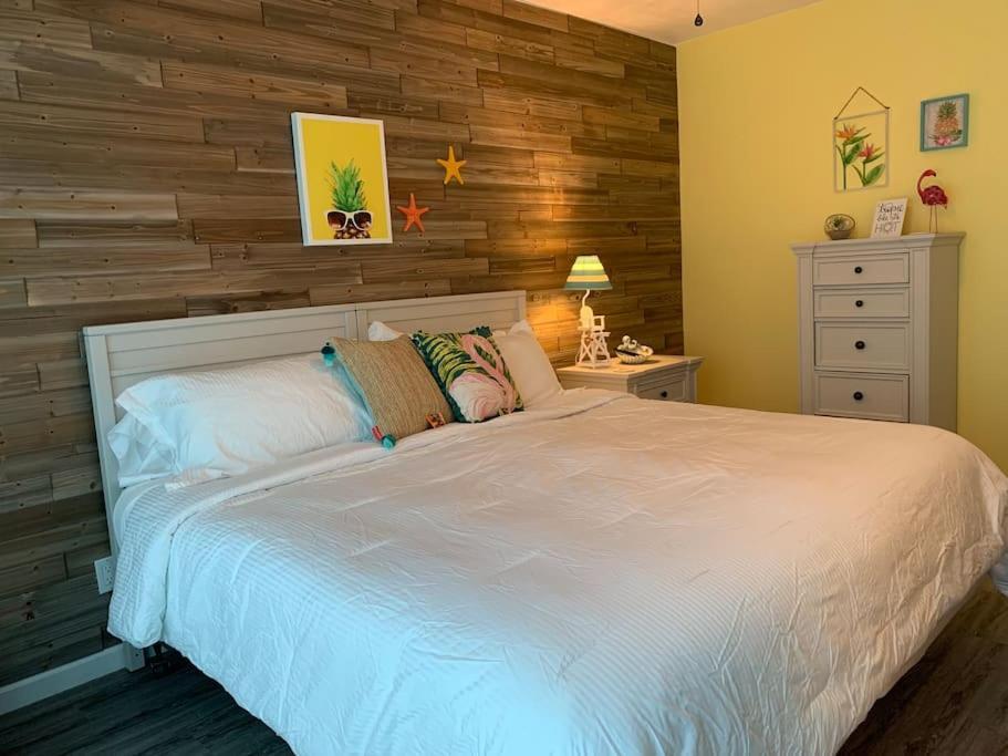 Villa Coastal Sleeps 10 *