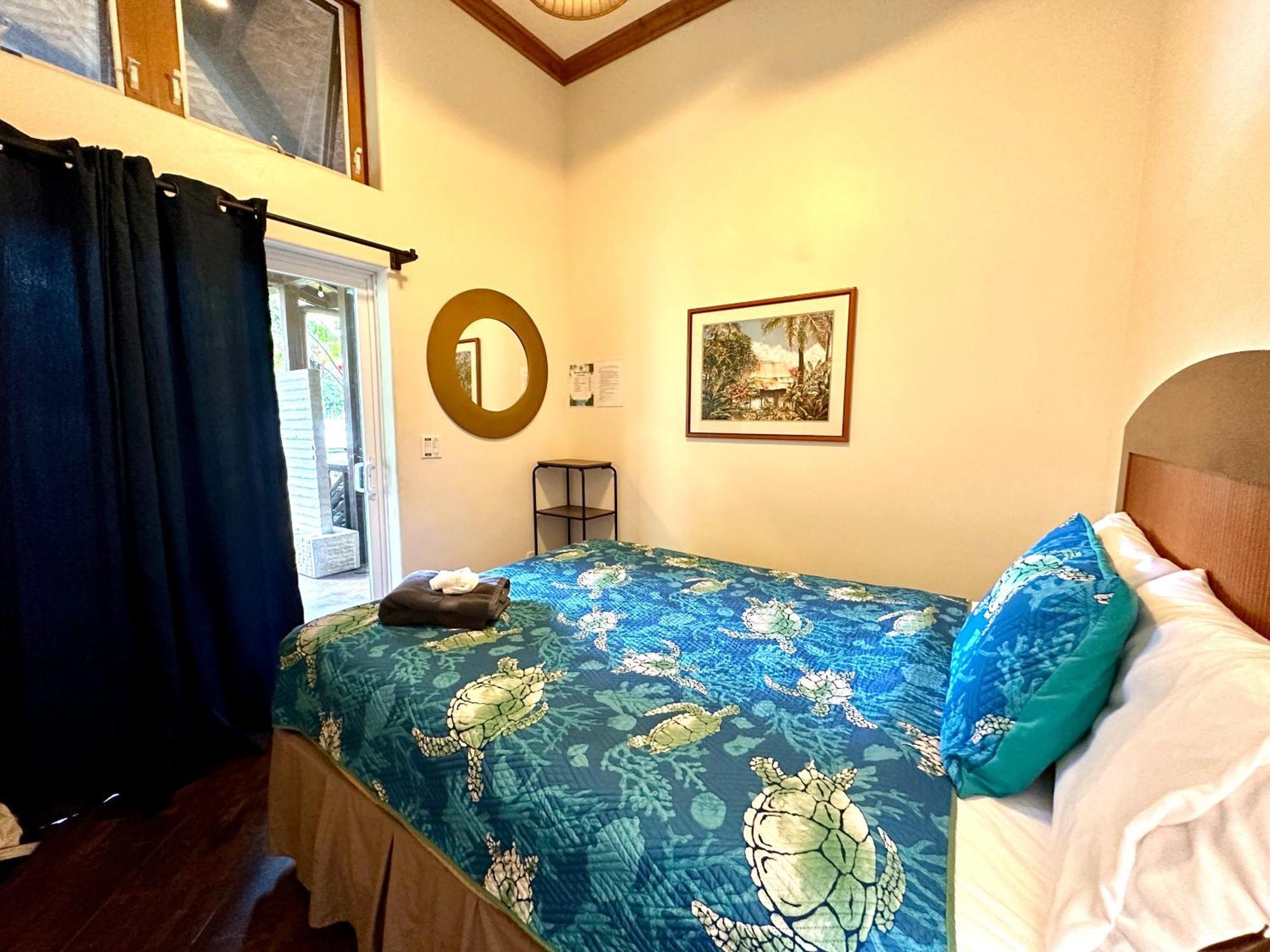 Hawaiian Sanctuary Eco Retreat Center Farm stay