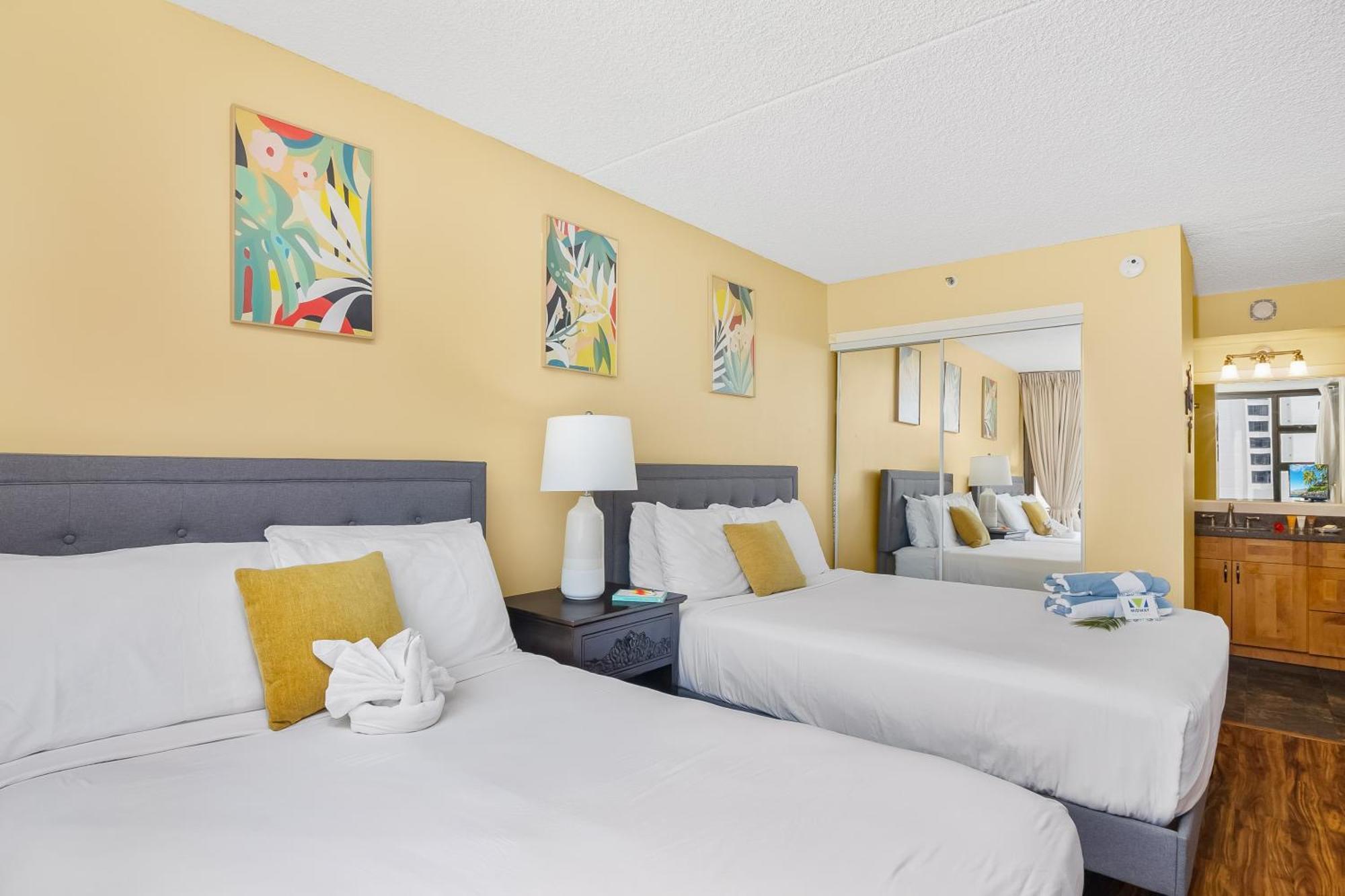 Beautiful 1br, Steps To Waikiki And Parking