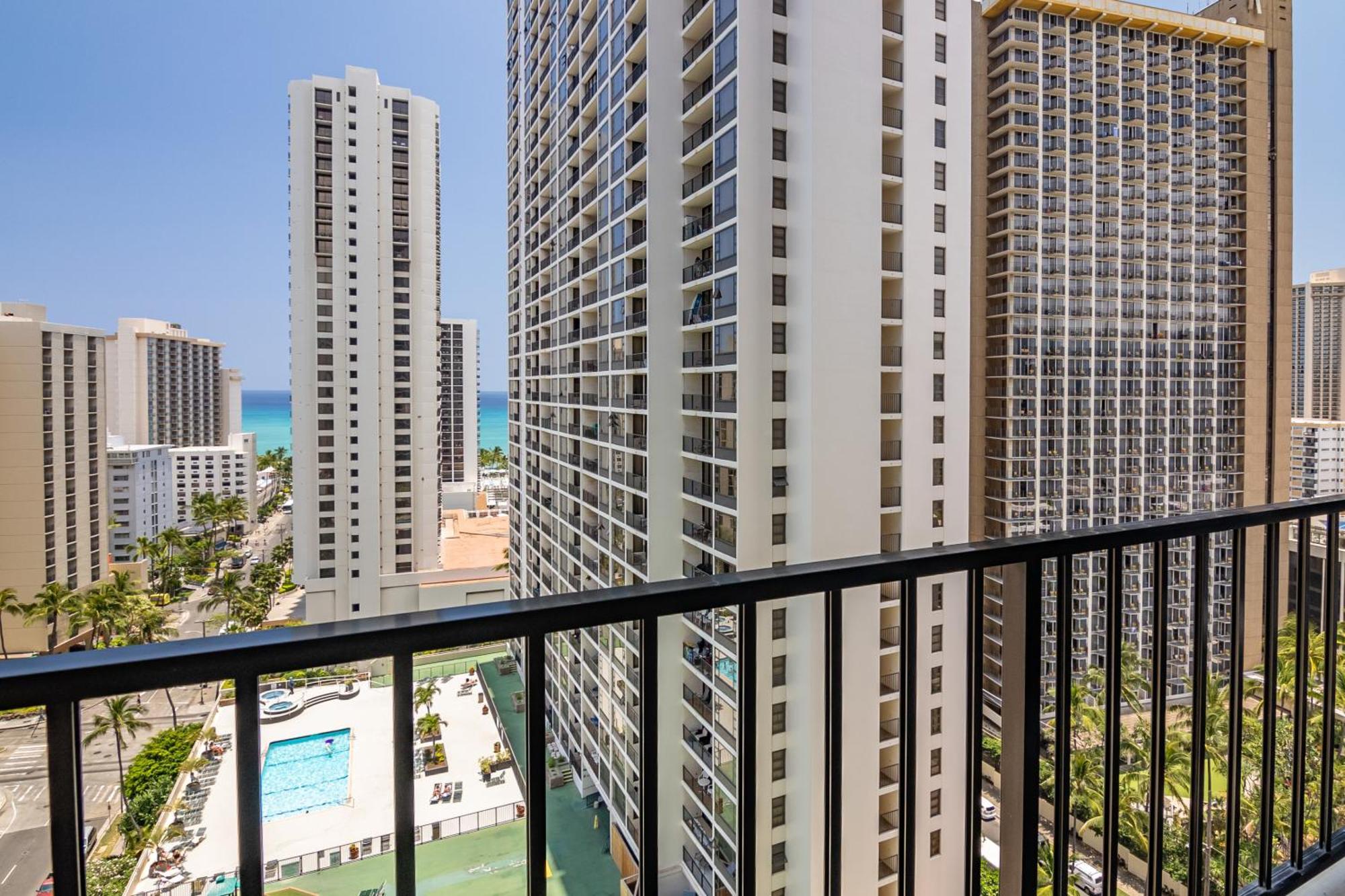 Apartment Beautiful 1br, Steps To Waikiki And Parking