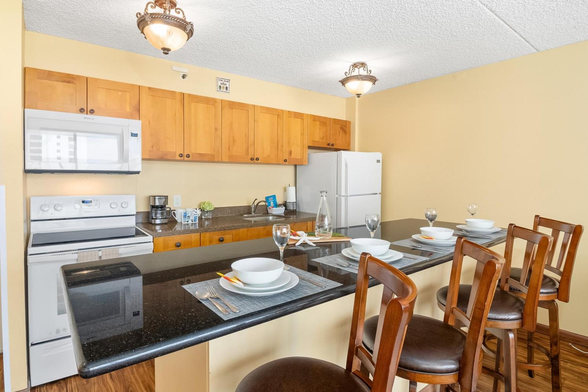 Beautiful 1br, Steps To Waikiki And Parking * Honolulu