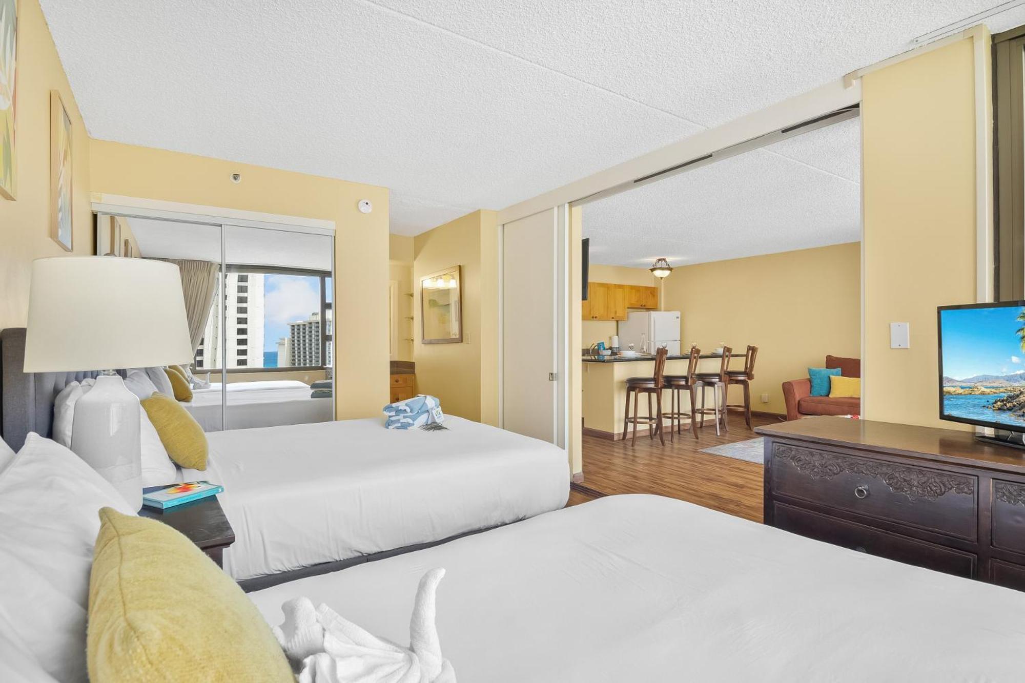 Beautiful 1br, Steps To Waikiki And Parking Apartment *
