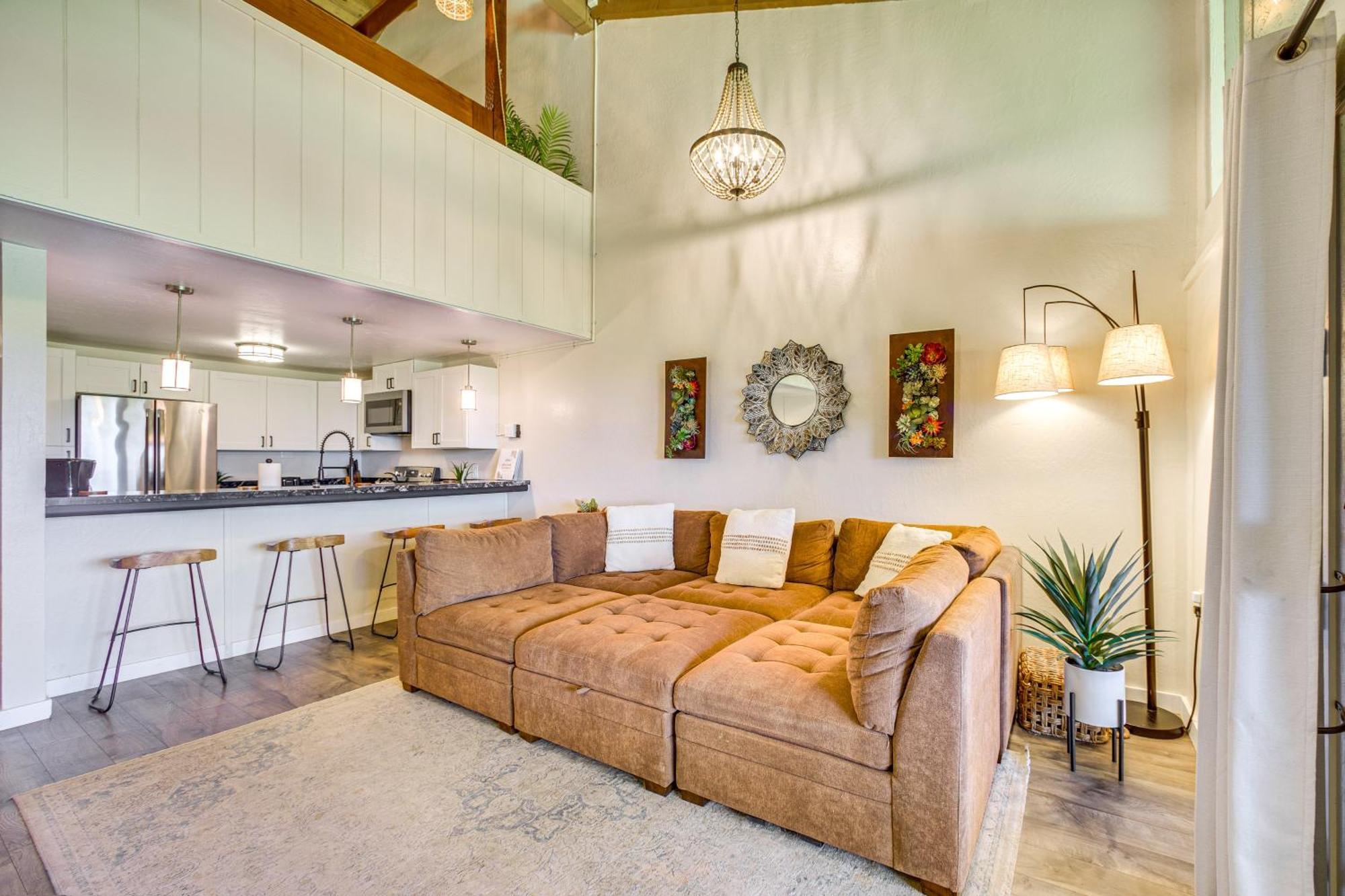 Chic With Lanai And Complex Pools! Apartment