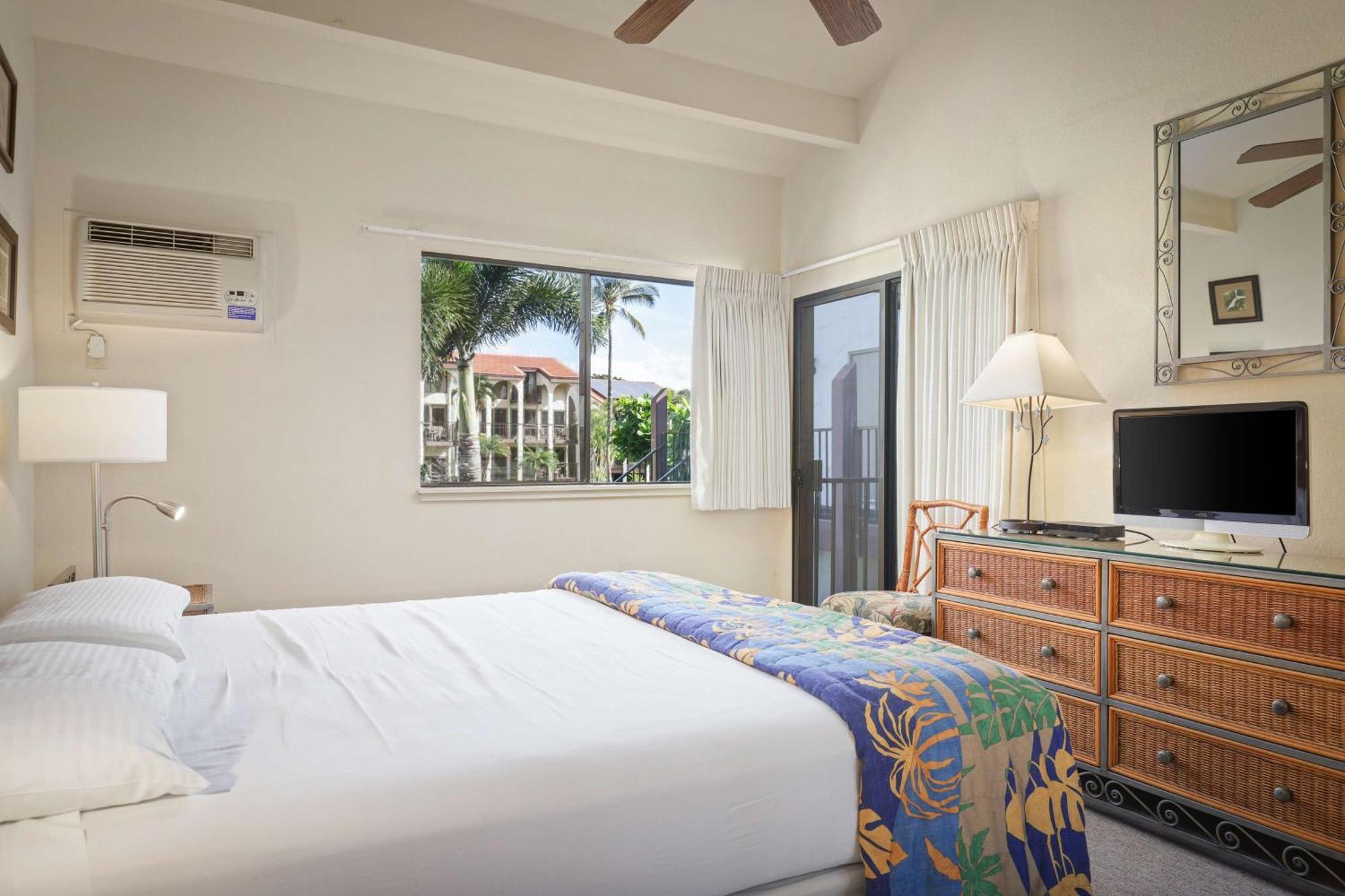 Aston Maui Hill Aparthotel 3*