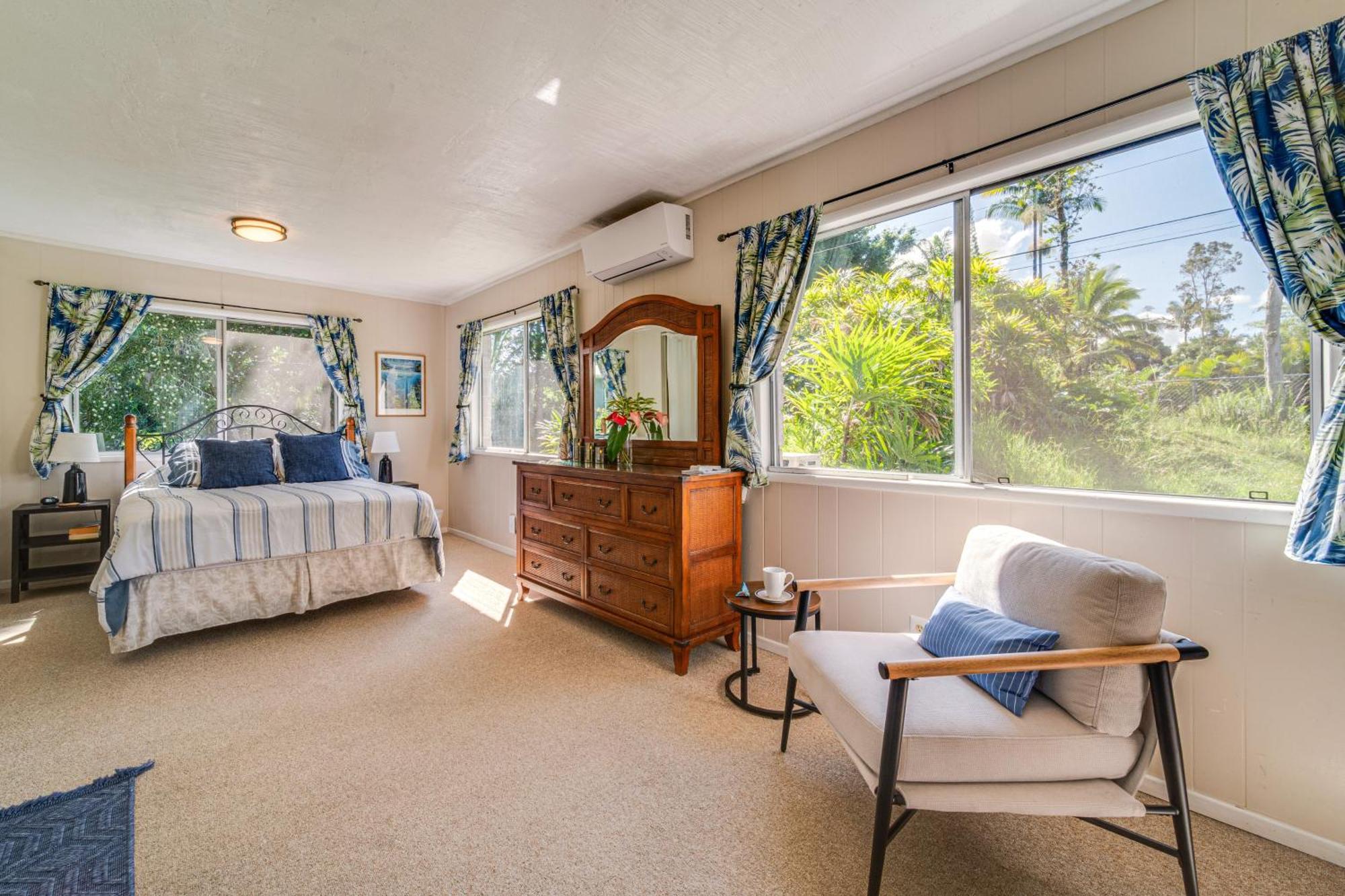 On Beautiful Acre With Pool And Deck! Apartment