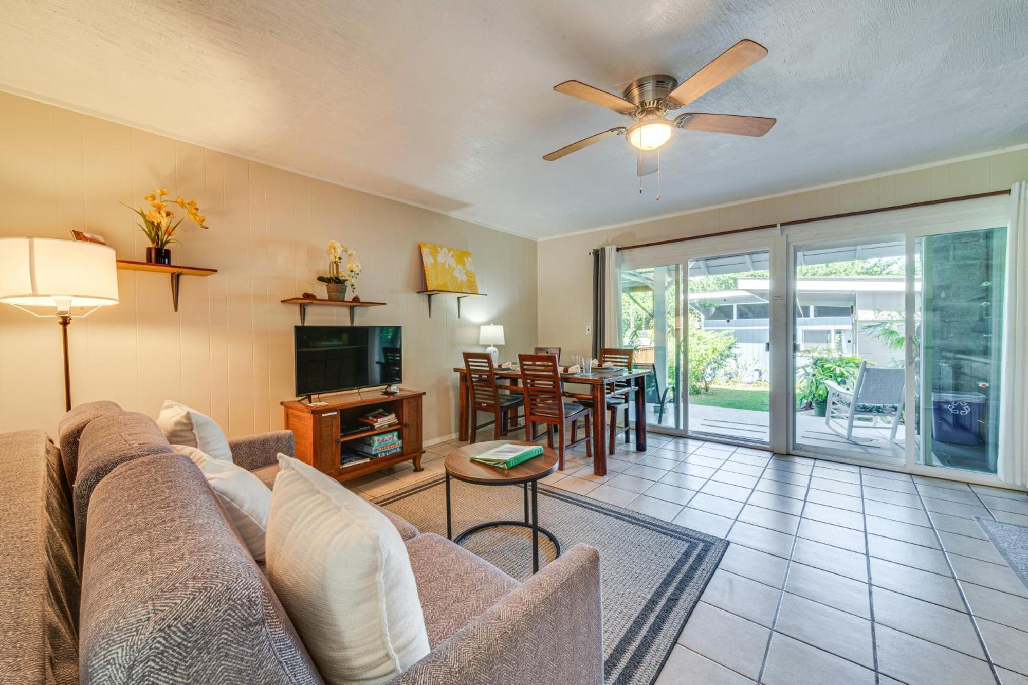 On Beautiful Acre With Pool And Deck! Apartment Keaau