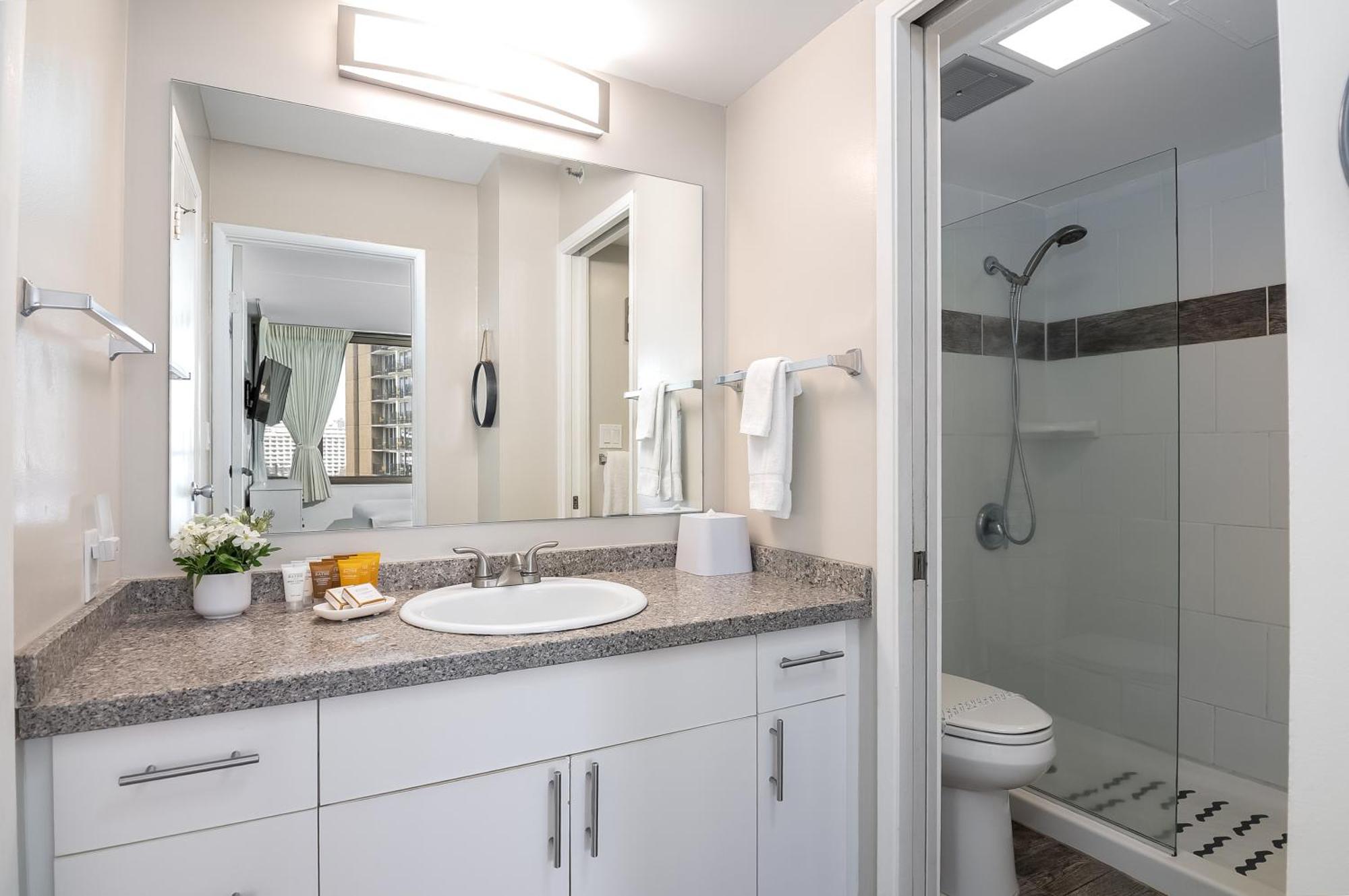 Aloha Vibes With Ocean Views, Near & Parking! * Honolulu
