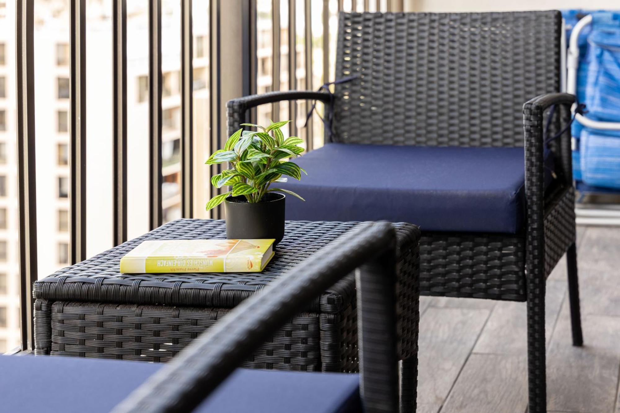 Aloha Vibes With Ocean Views, Near & Parking! Apartment Honolulu