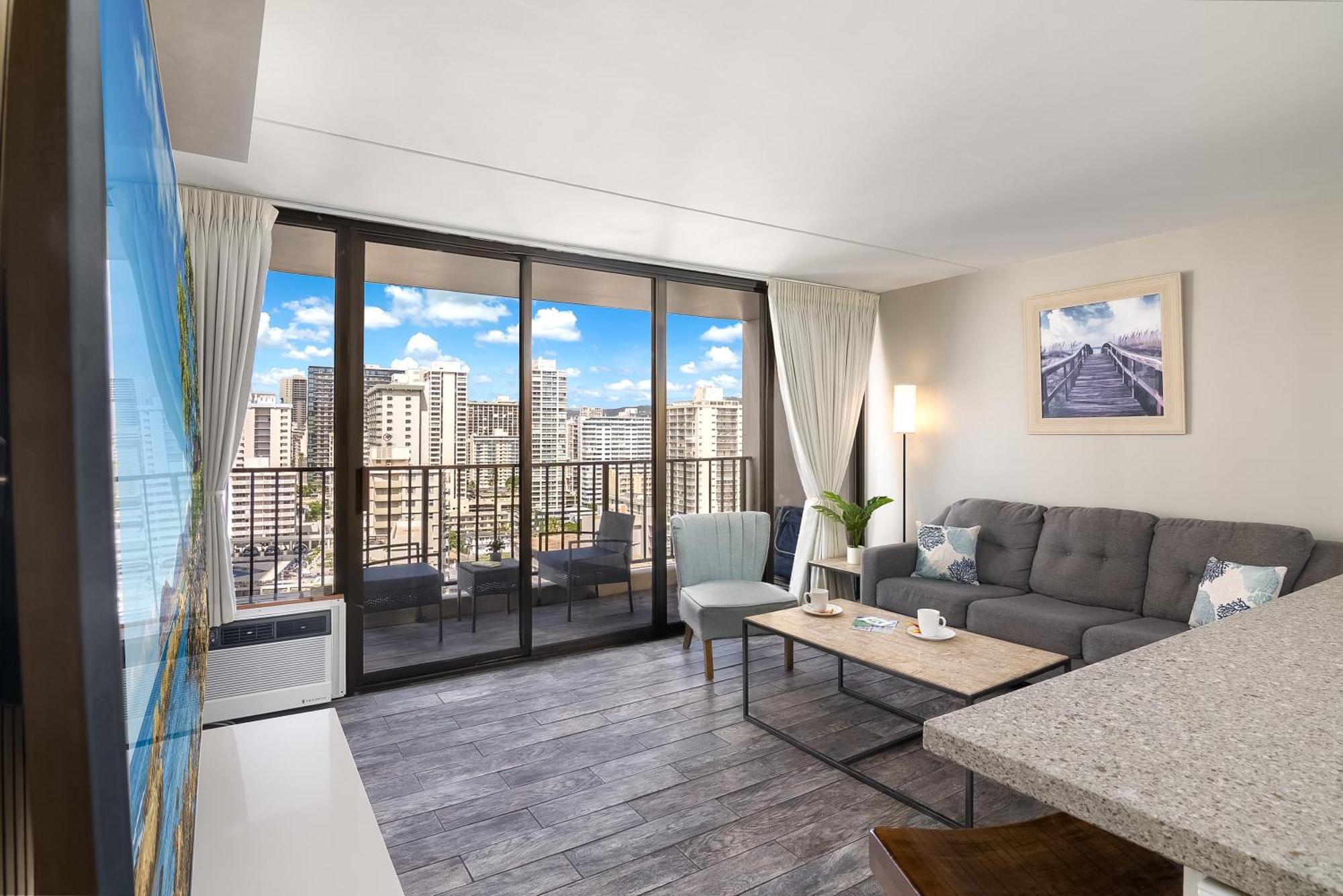 Aloha Vibes With Ocean Views, Near & Parking! *