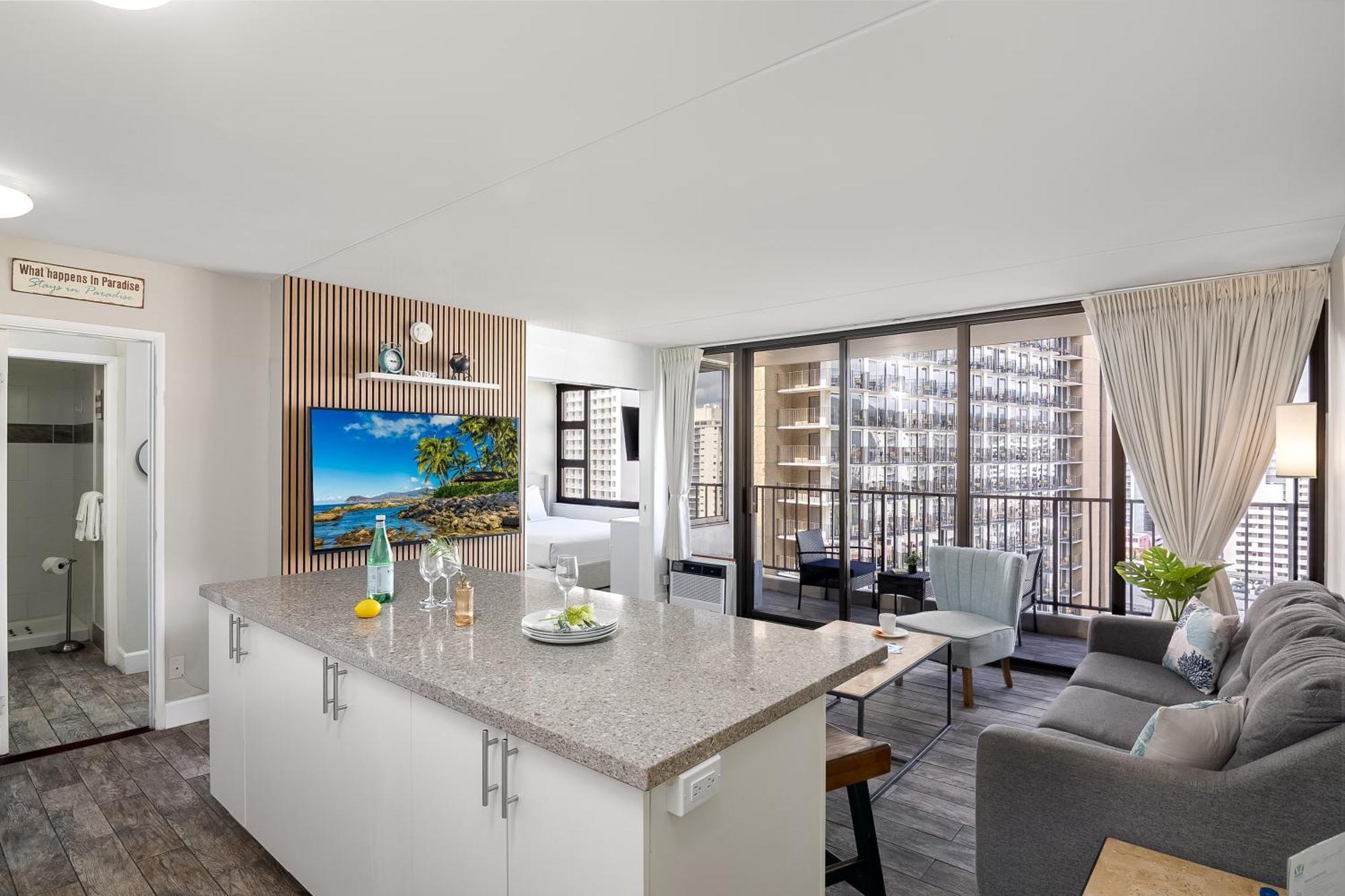 Aloha Vibes With Ocean Views, Near & Parking! Apartment Honolulu