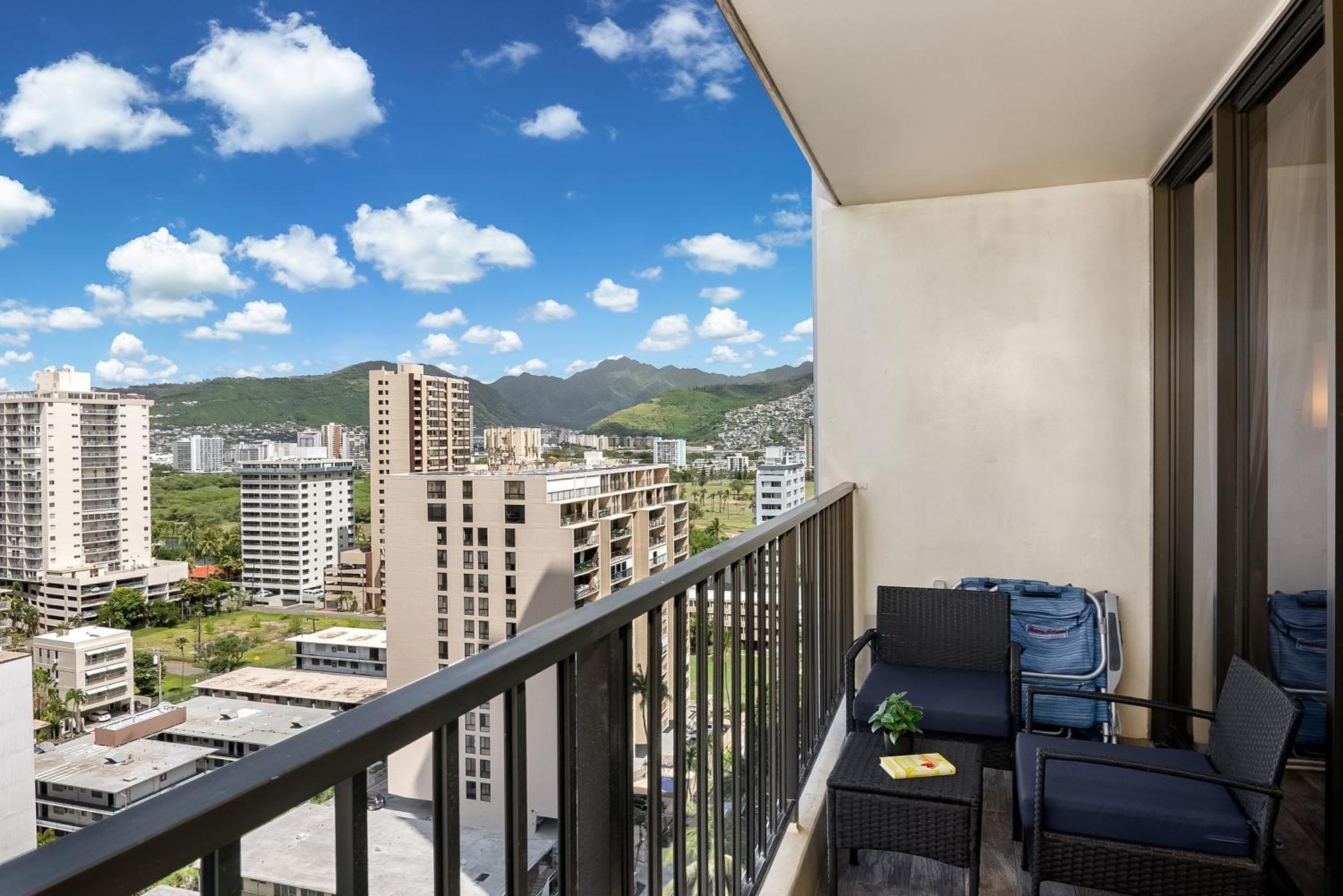 Aloha Vibes With Ocean Views, Near & Parking! * Honolulu