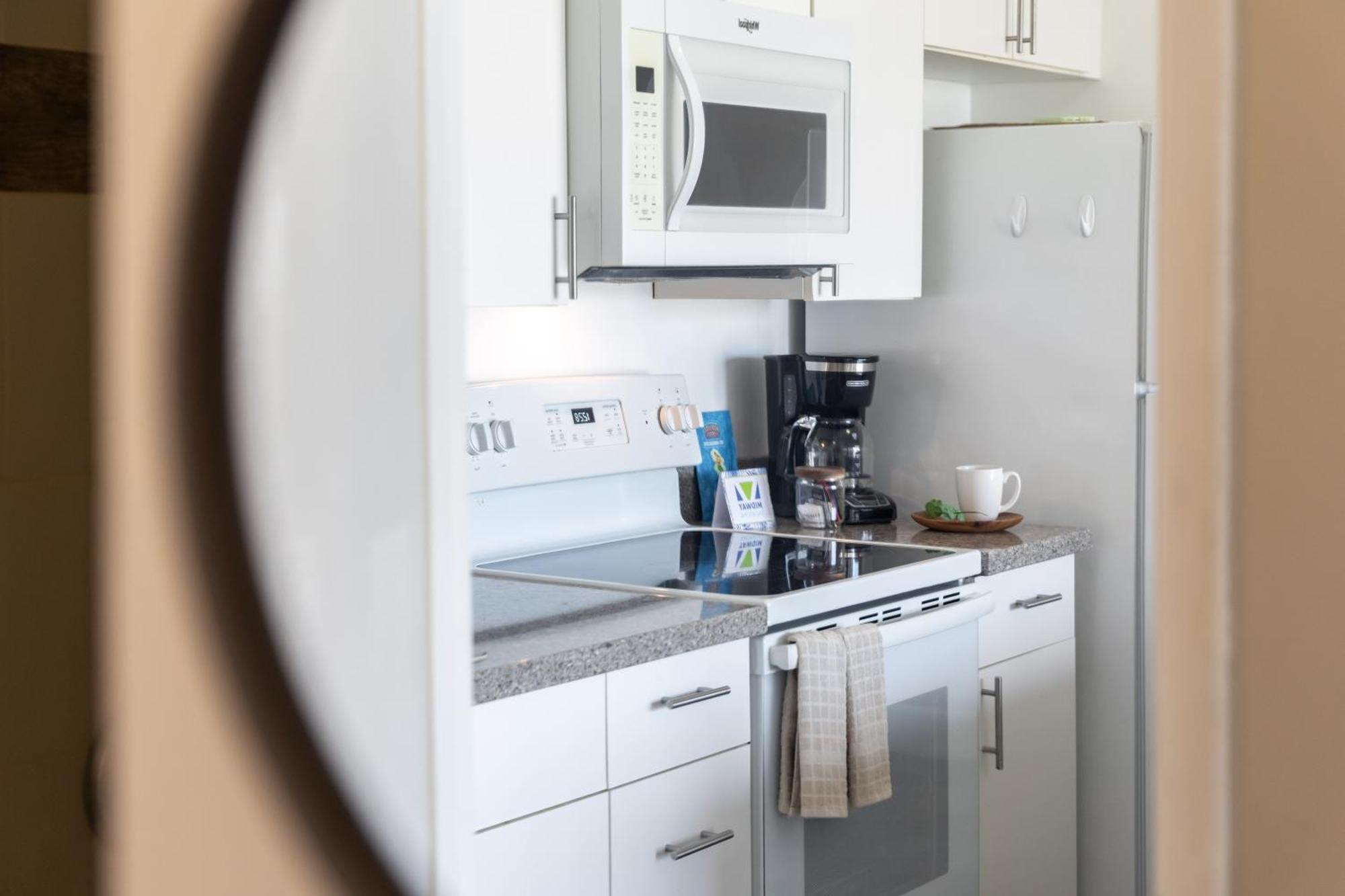 Aloha Vibes With Ocean Views, Near & Parking! Honolulu