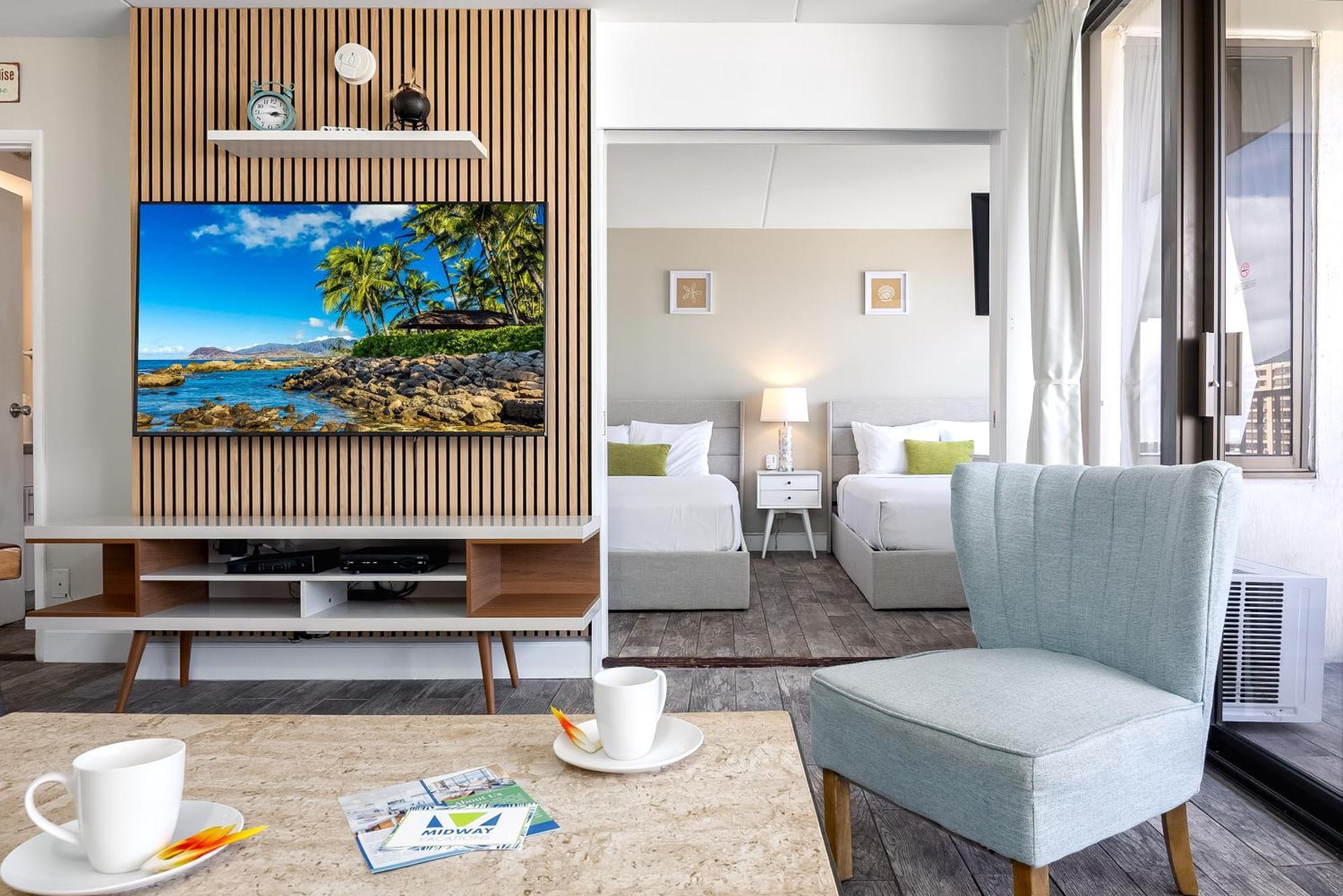 Apartment Aloha Vibes With Ocean Views, Near & Parking! *