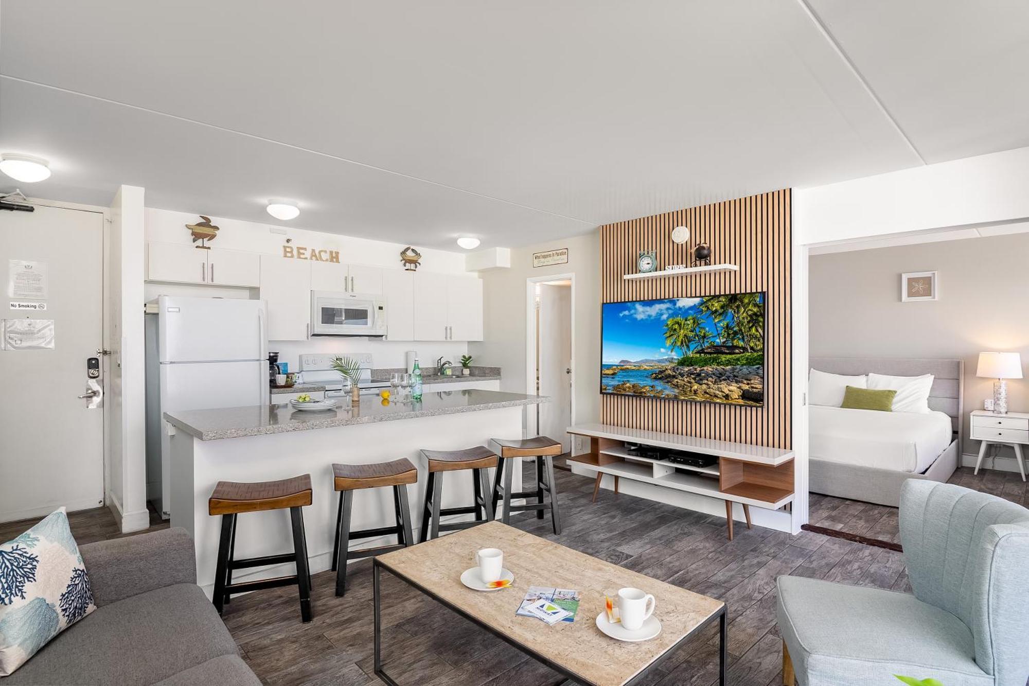 Aloha Vibes With Ocean Views, Near & Parking! Honolulu