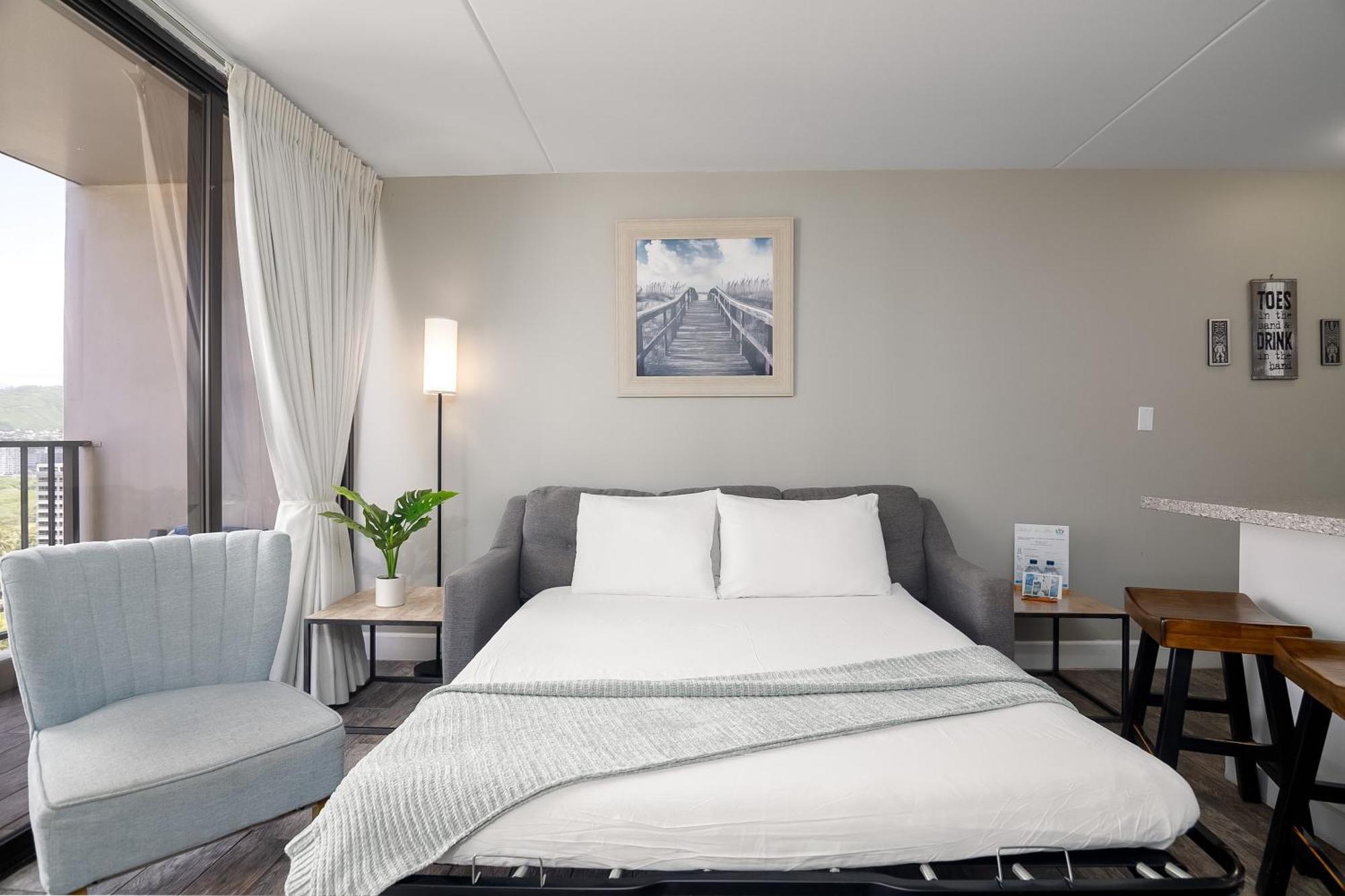 Apartment Aloha Vibes With Ocean Views, Near & Parking! Honolulu