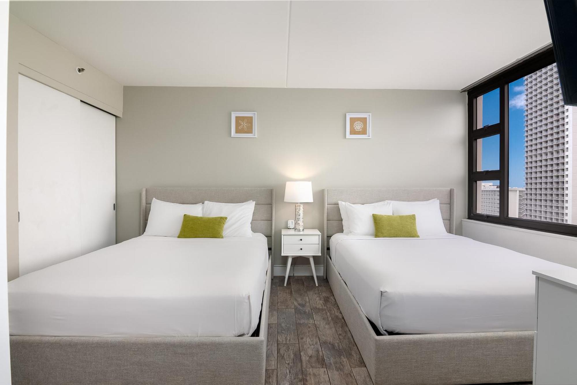 Aloha Vibes With Ocean Views, Near & Parking!