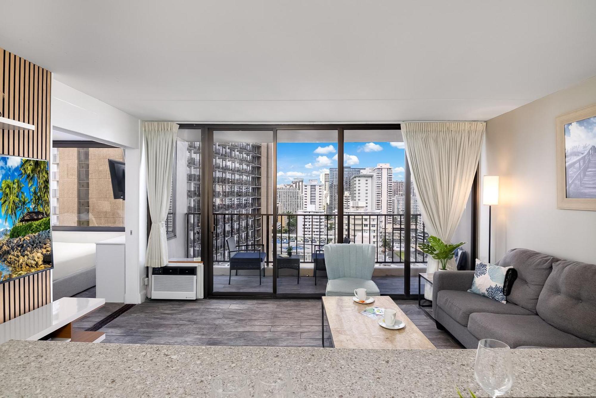 Aloha Vibes With Ocean Views, Near & Parking! Apartment Honolulu