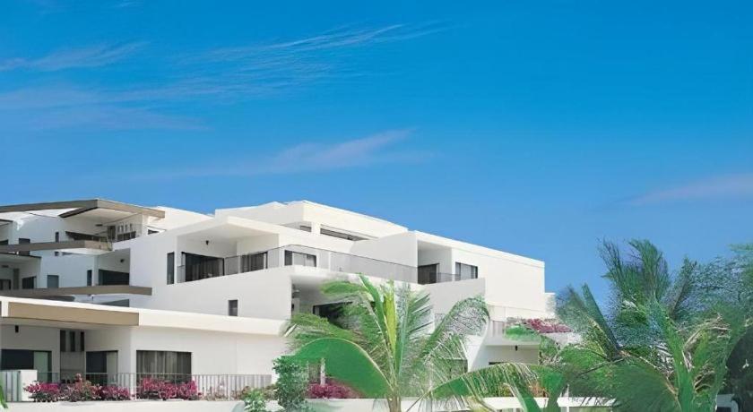 Wyndham Royal Sea Cliff Hotel 3*
