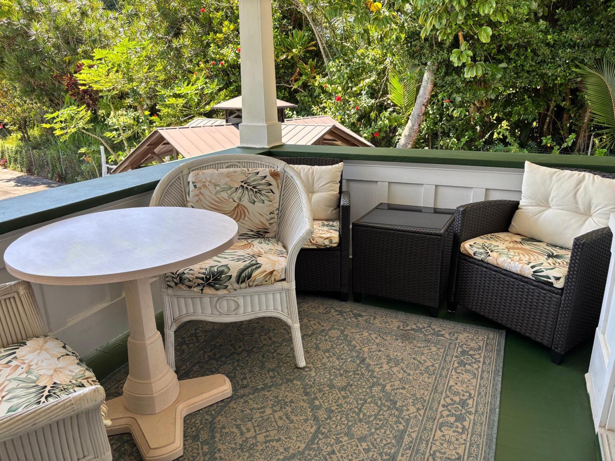 Bay Oceanfront Bed & Breakfast 3*
