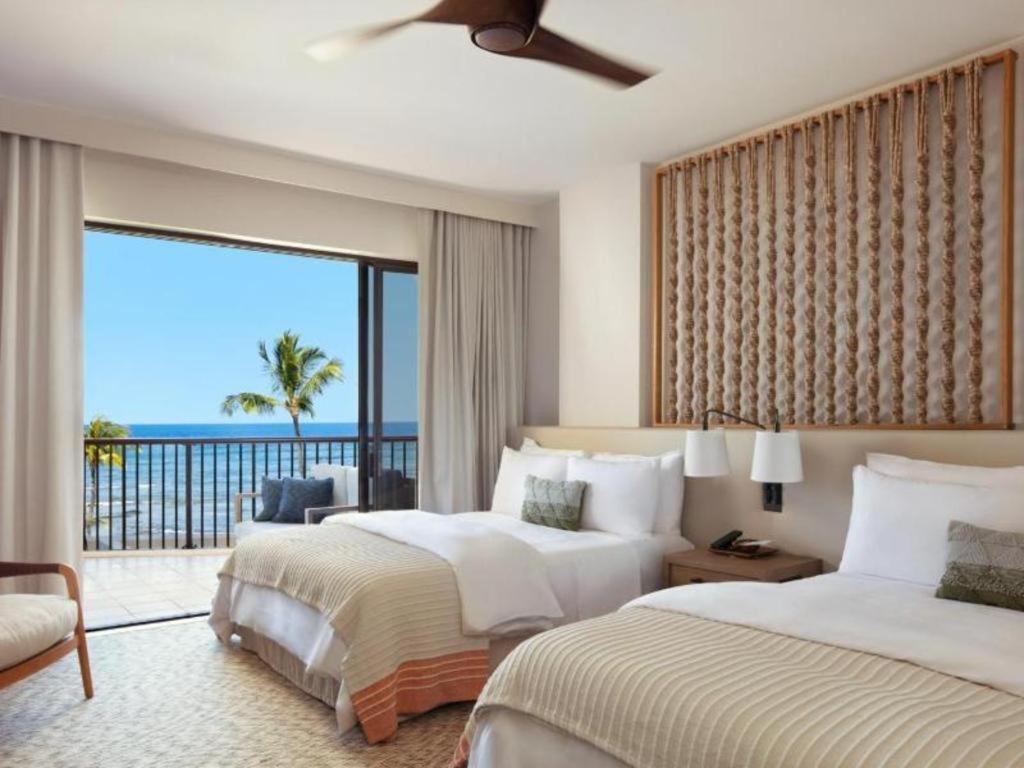 Hotel Mauna Lani, Collection
