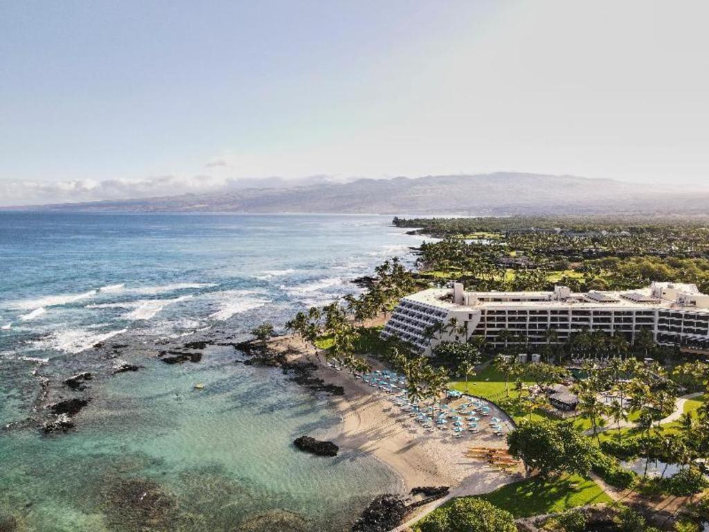 Mauna Lani, Collection