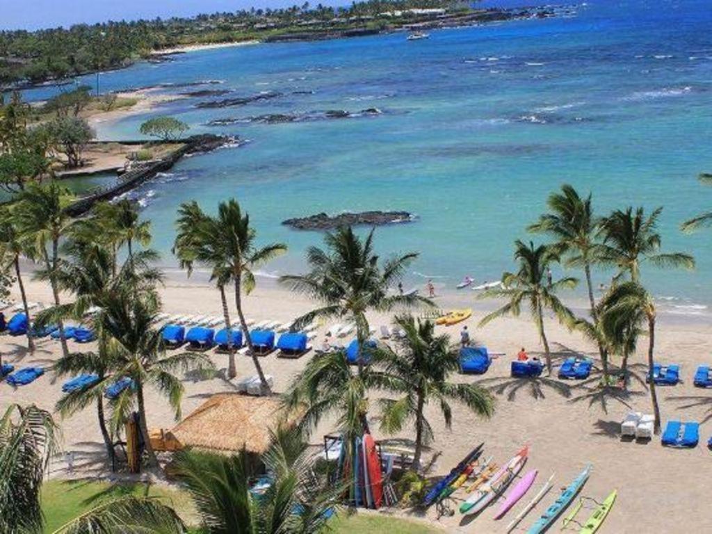 Hotel Mauna Lani, Collection