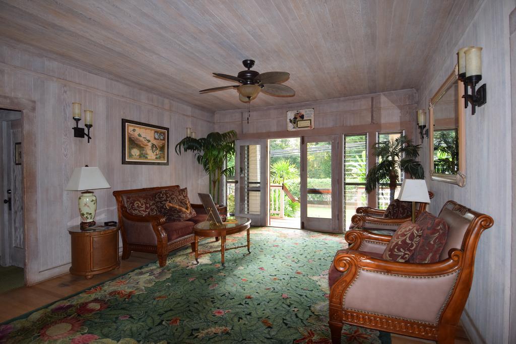 Bed & Breakfast Poipu 3*