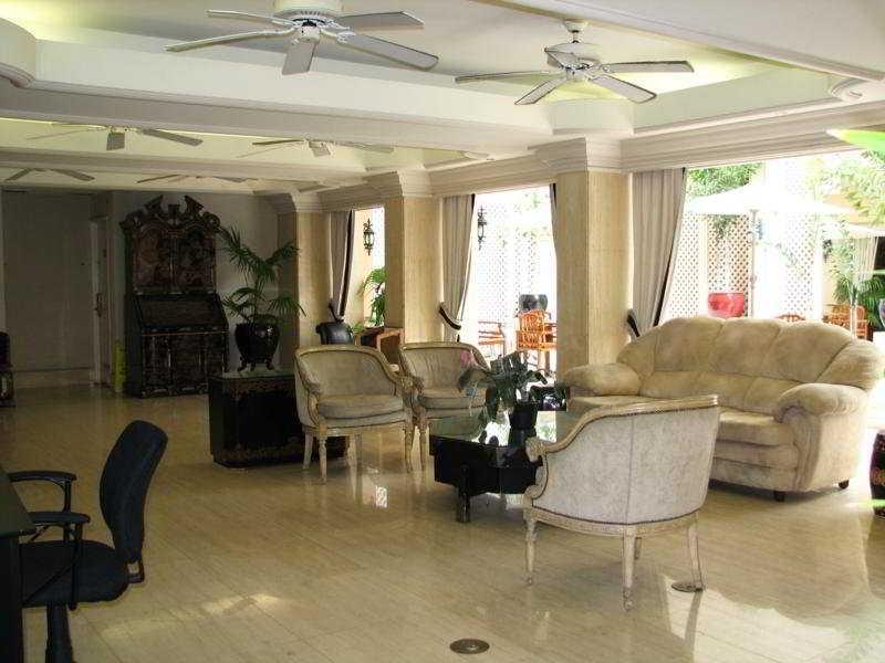 Aston Beachside Hotel