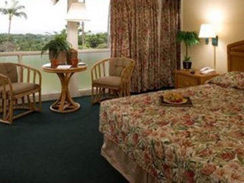 Hotel Makaha & Golf Club