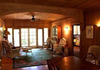 Bed & Breakfast Poipu 3*