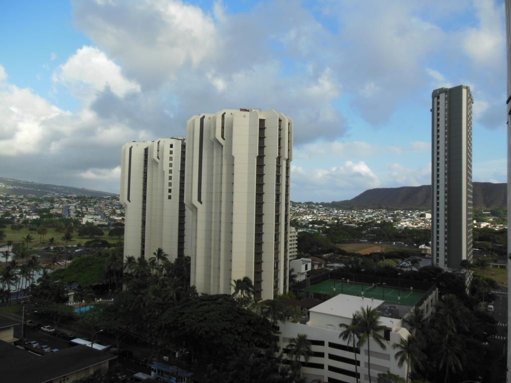 The Ali'i At Waikiki Banyan *