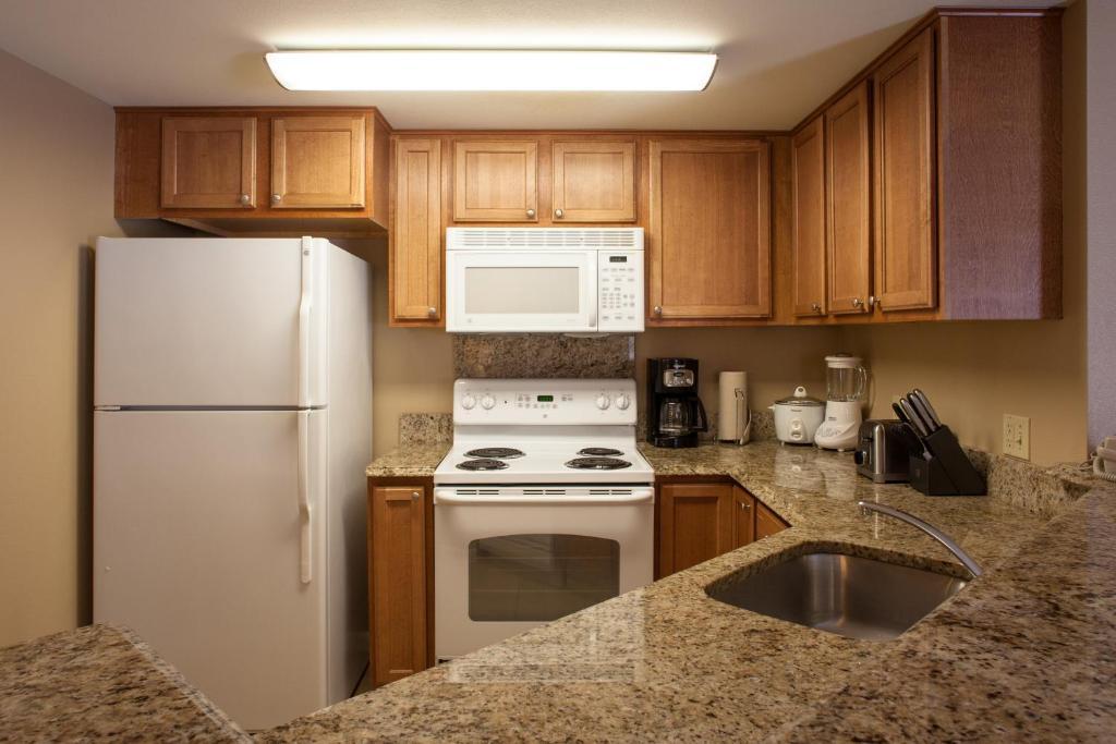 Club Wyndham At Waikiki Walk Hotel 3*