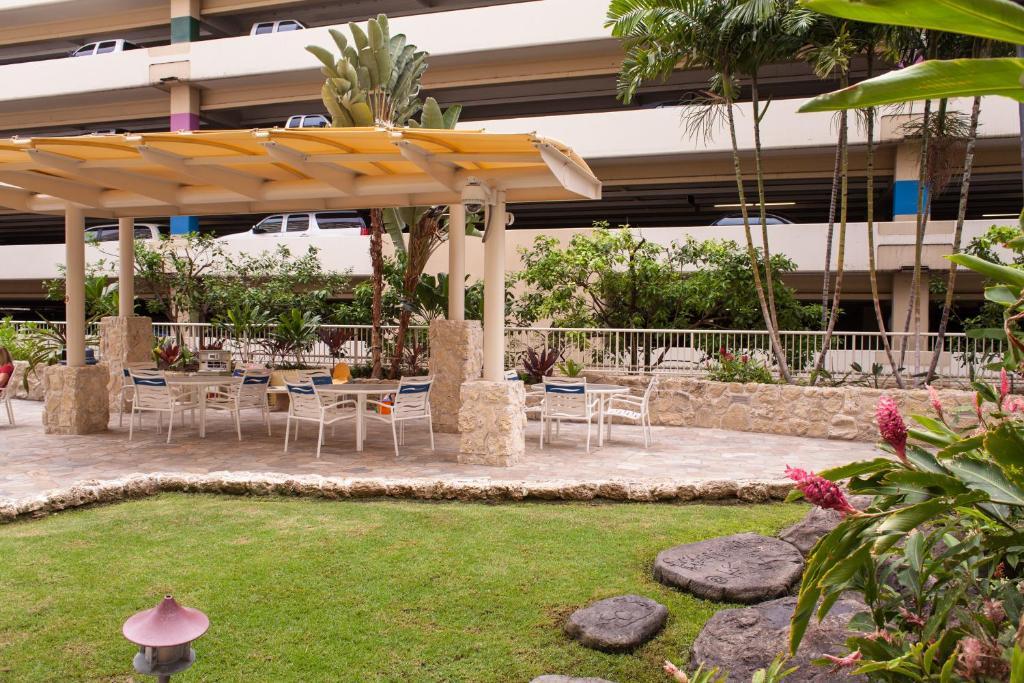 Hotel Club Wyndham At Waikiki Walk 3*