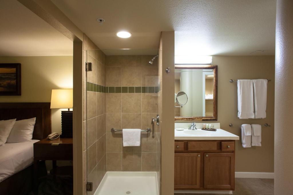 Club Wyndham At Waikiki Walk Hotel 3*