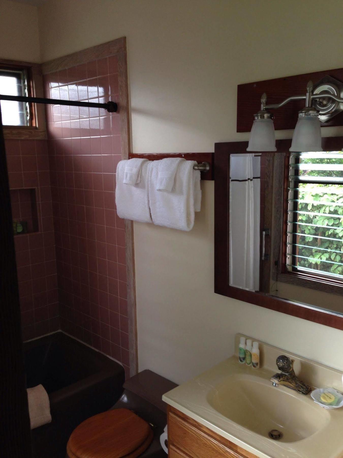 Bed & Breakfast Poipu 3*