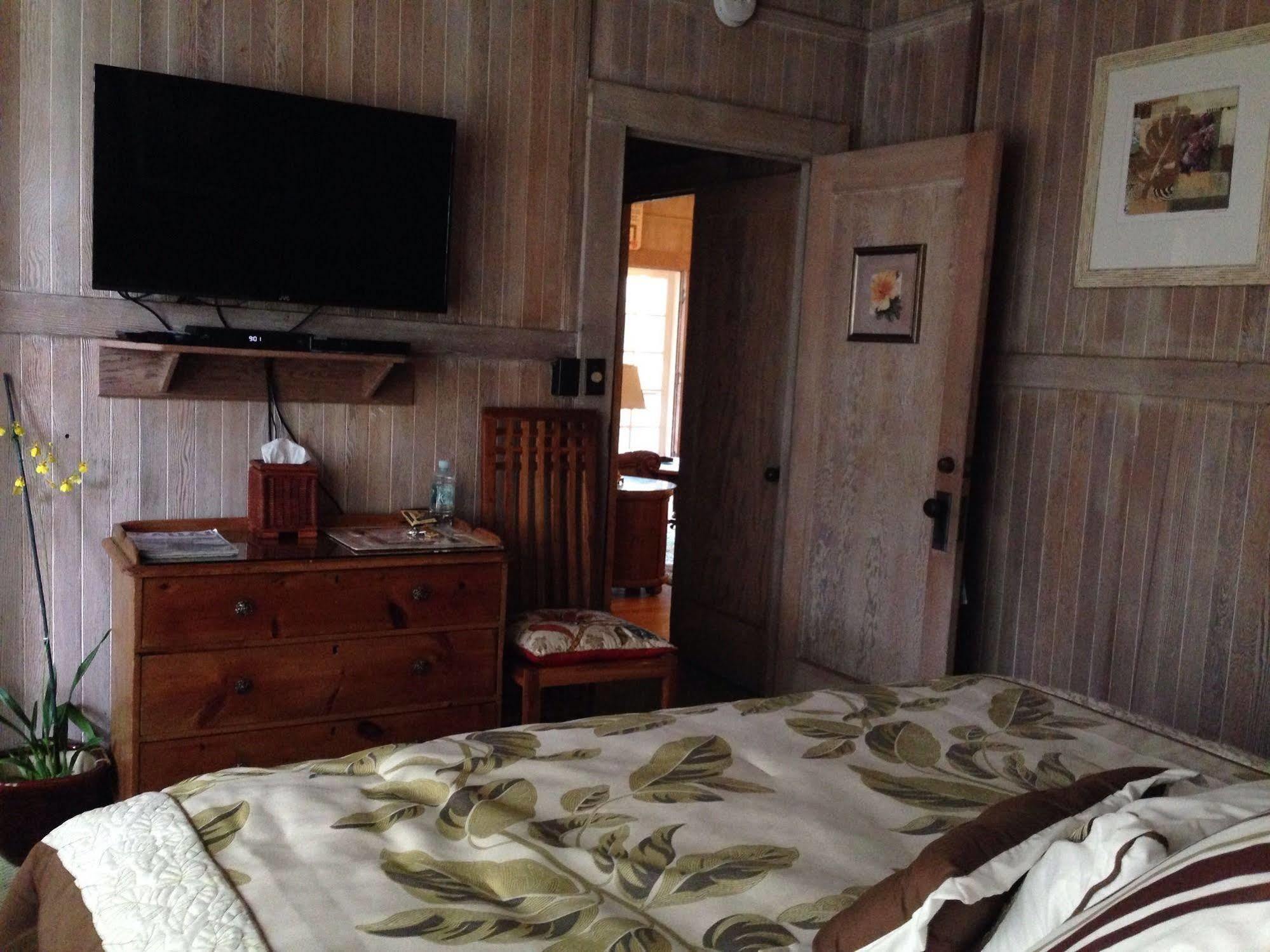 Bed & Breakfast Poipu 3*