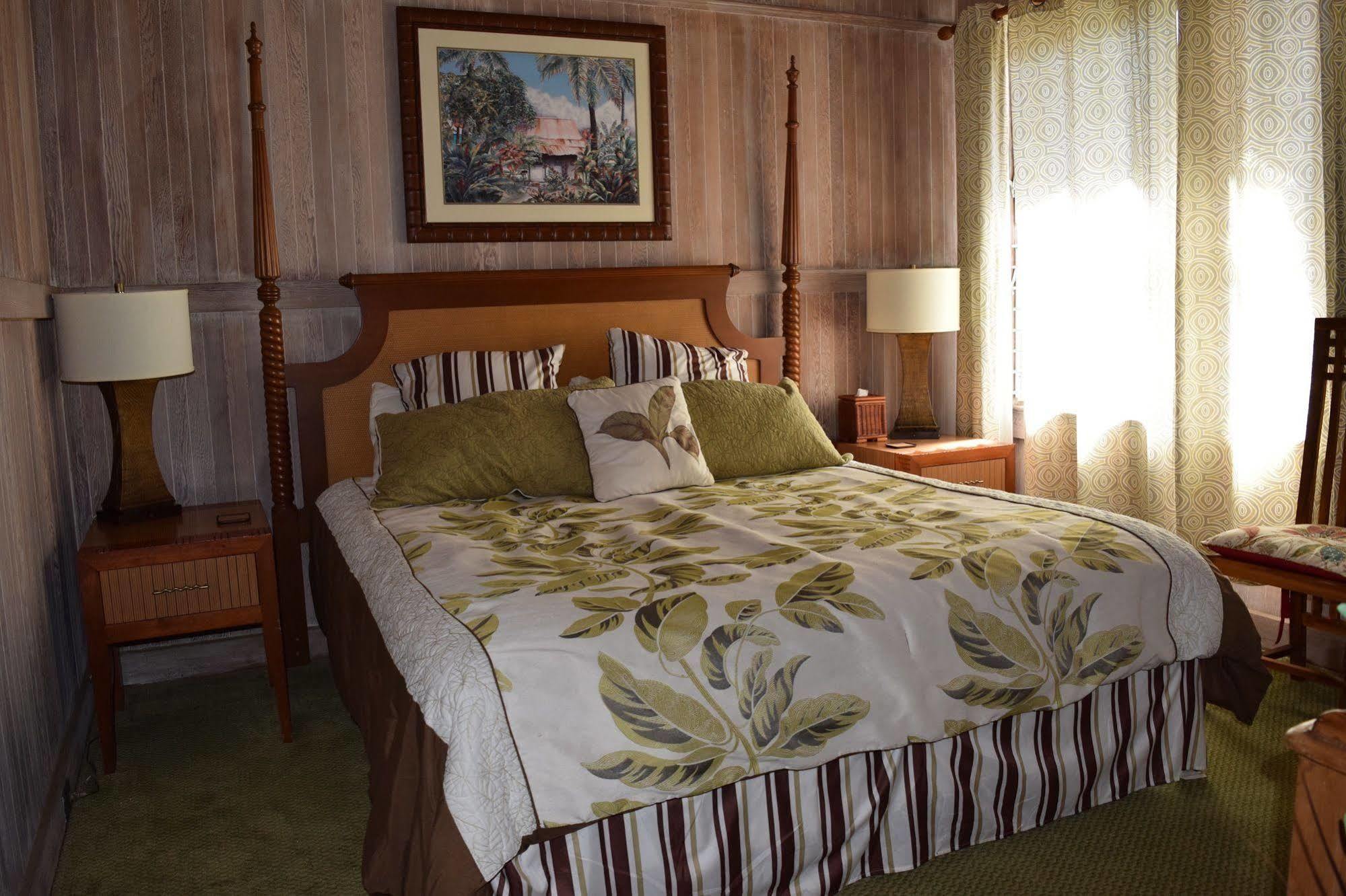 Bed & Breakfast Poipu 3*