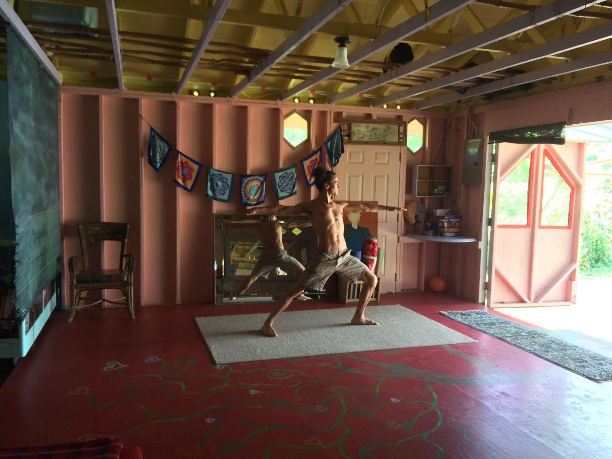 Hedonisia Hawaii Sustainable Community Lodge