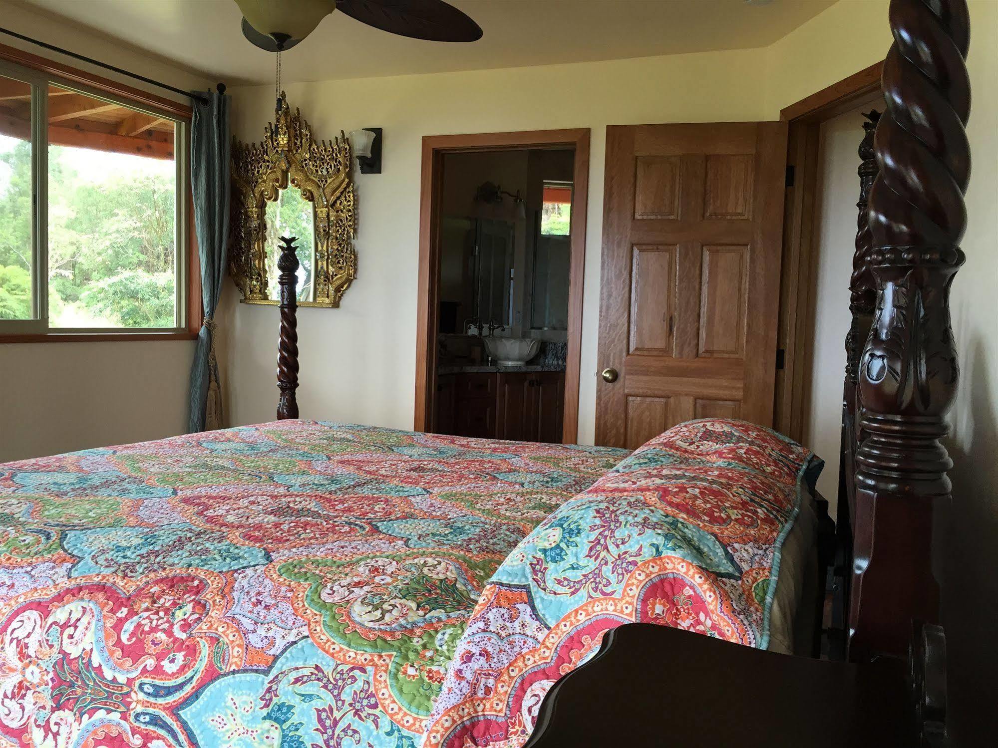 Hawaiian Hideaway At Akaka Falls Hotel