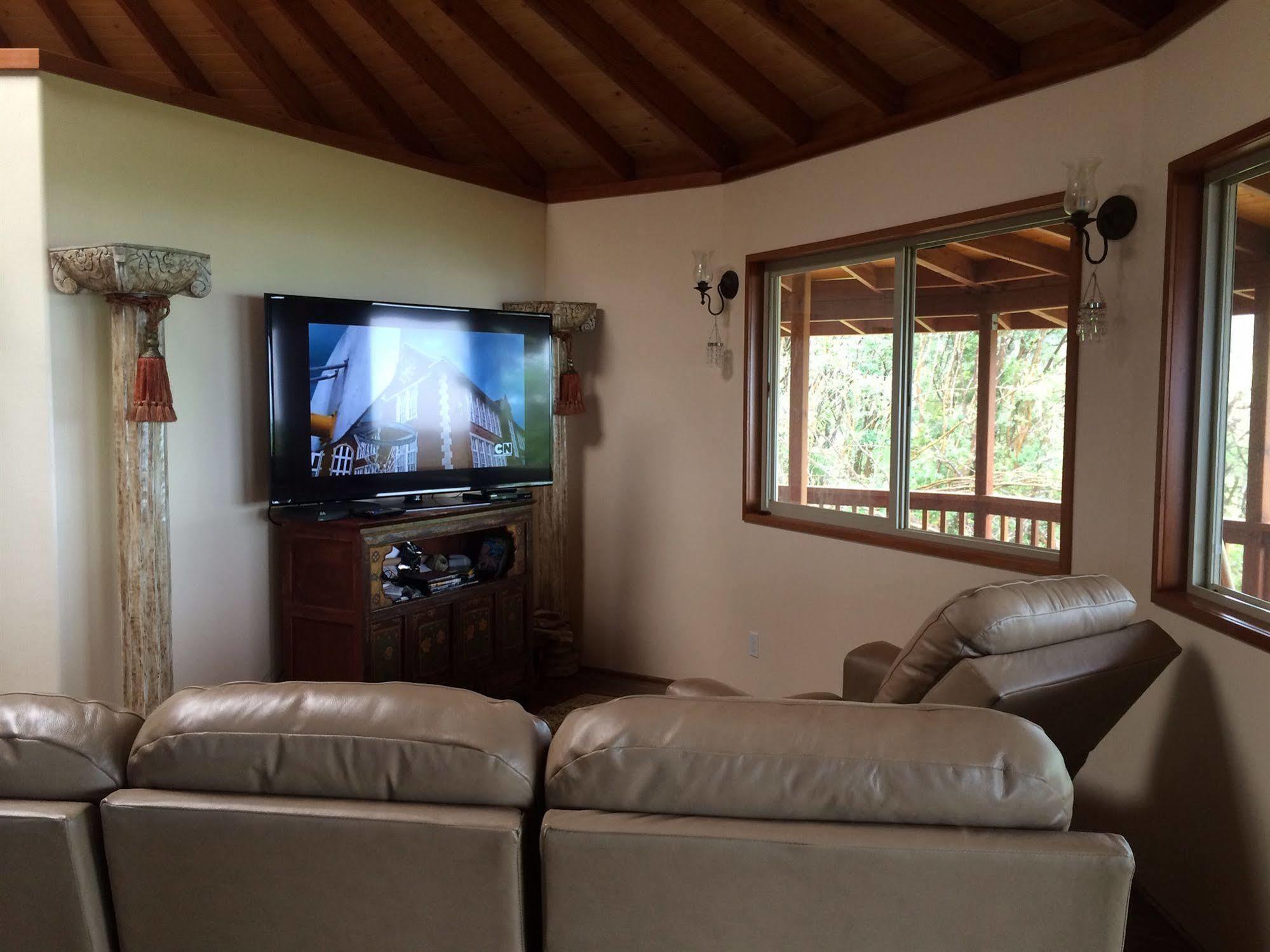 Hawaiian Hideaway At Akaka Falls 4*