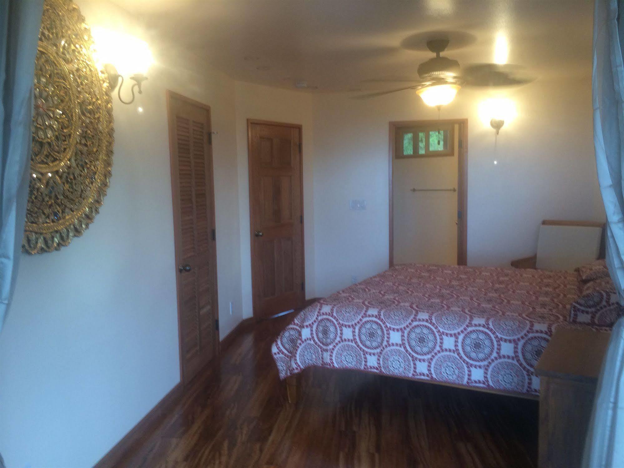 Hawaiian Hideaway At Akaka Falls 4*