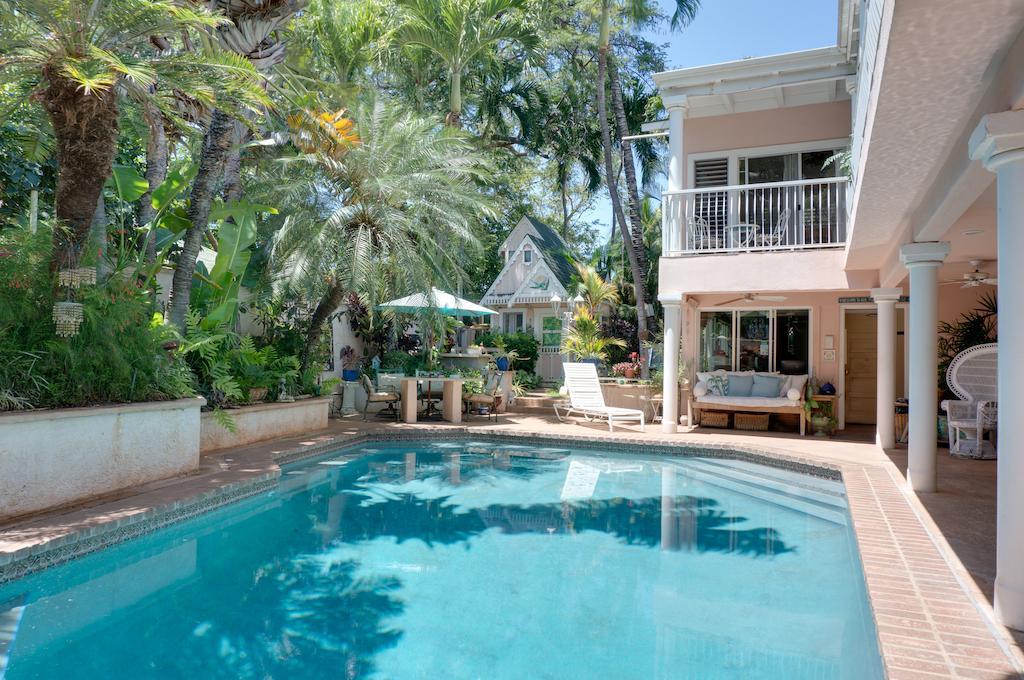 Old House-walk To Town & Beach! Guest house Lahaina