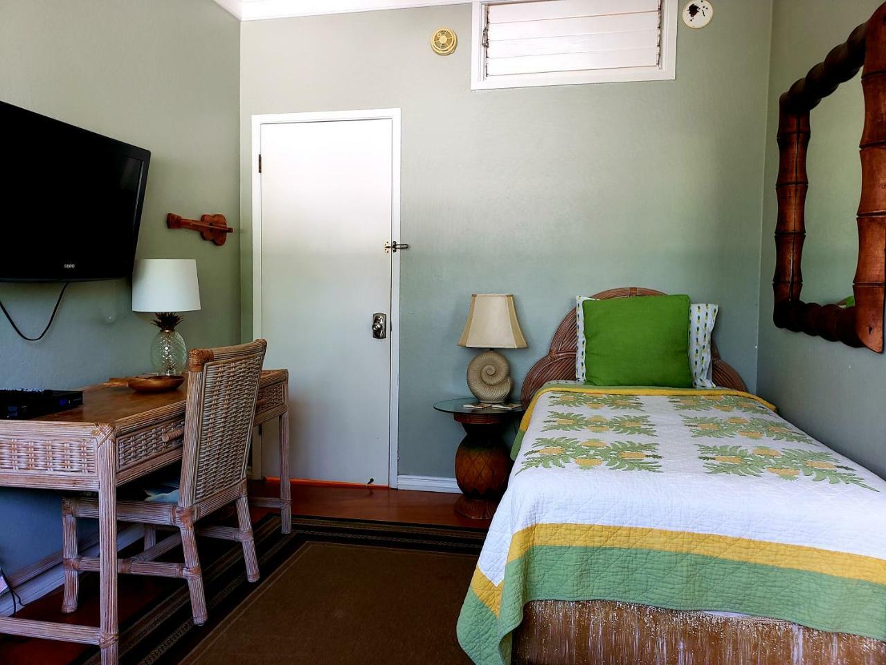 Old House-walk To Town & Beach! 3* Lahaina