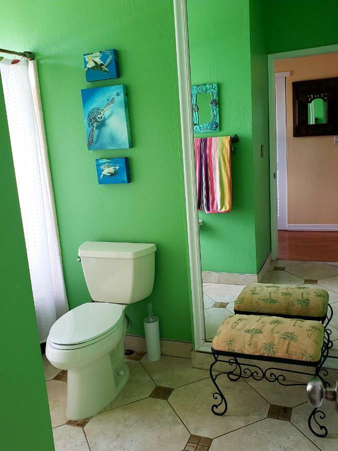Guest house Old House-walk To Town & Beach! 3*