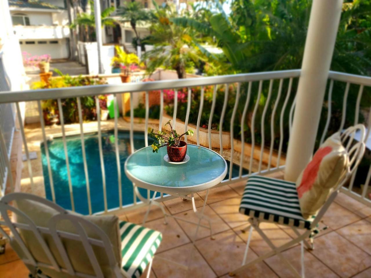 Old House-walk To Town & Beach! Guest house Lahaina
