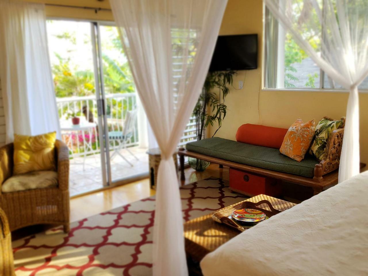 Old House-walk To Town & Beach! 3*