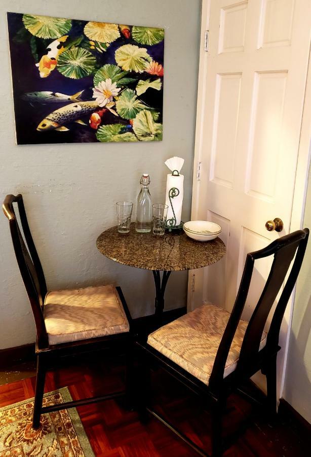 Guest house Old House-walk To Town & Beach! 3*